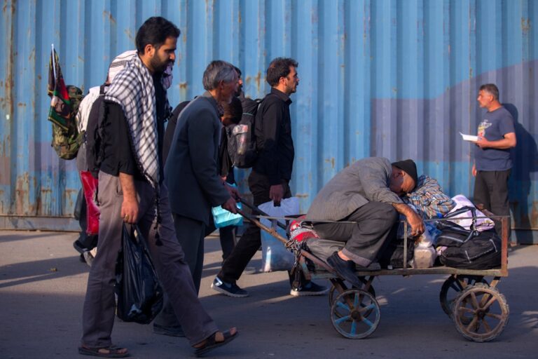 غلبه بر خستگی سفر با تغذیه صحیح: راهکارهای علمی برای درمان خستگی سفر